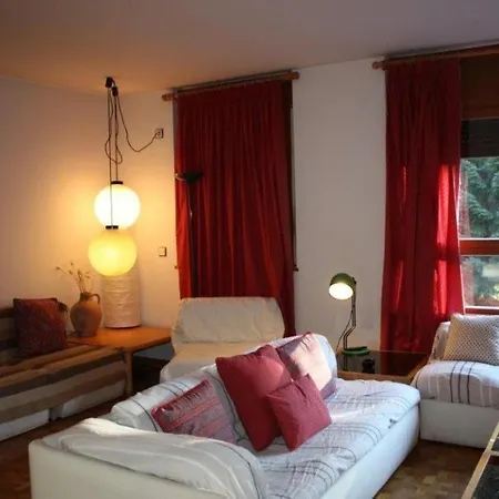 Pie De Pistas Edificio Saumet * Naut Aran